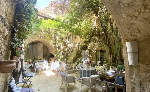 Townhouse in Lourmarin, Provence-Alpes-Côte d'Azur, France 1