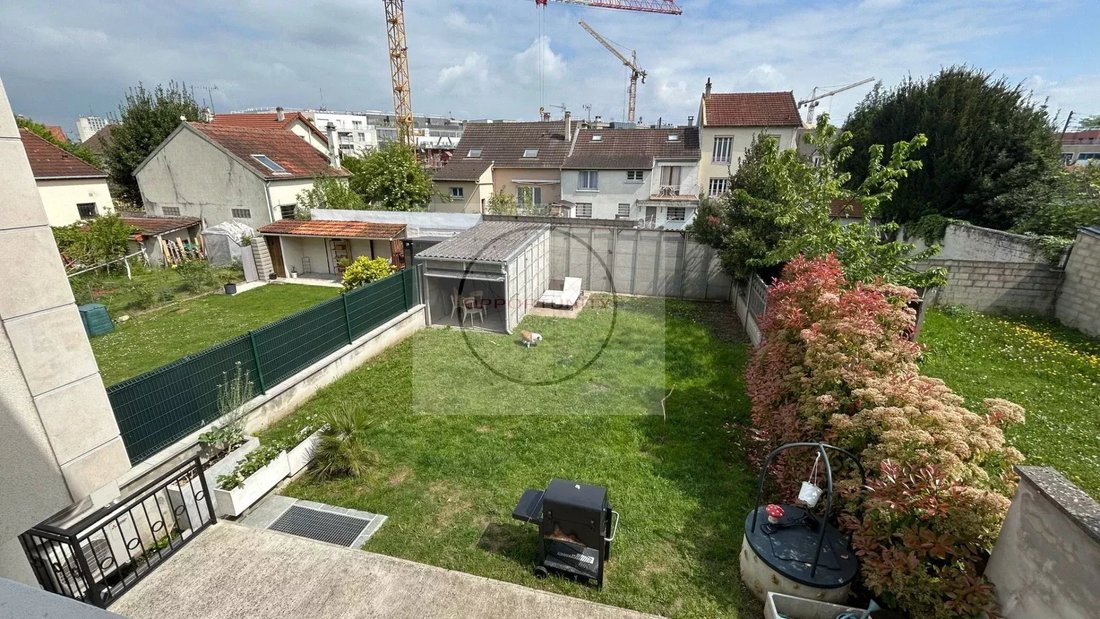 House in Chennevieres-sur-Marne, Ile-de-France, France 2 - 14391616