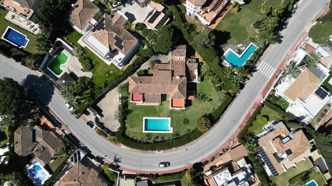 Villa in Nueva Andalucia, Marbella, Spain 4 - 15545827