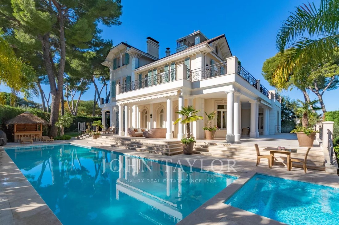 Estate in Antibes, Provence-Alpes-Côte d'Azur, France 1 - 13958402