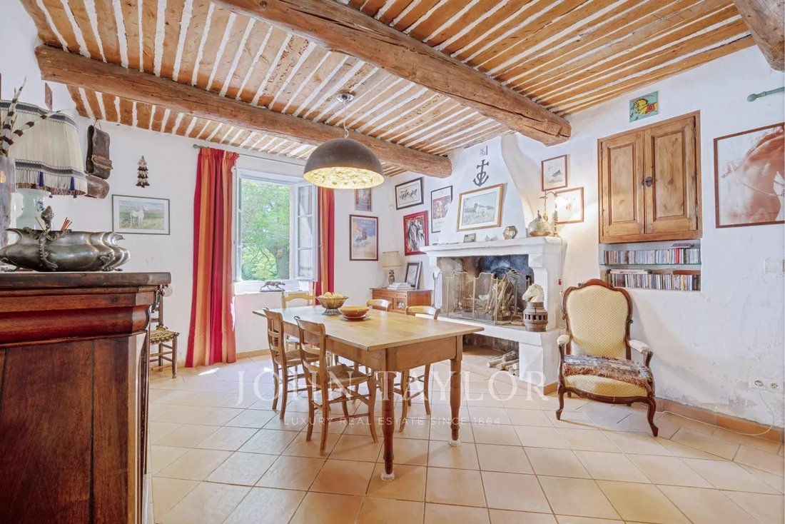 Estate in Ansouis, Provence-Alpes-Côte d'Azur, France 4 - 12839084