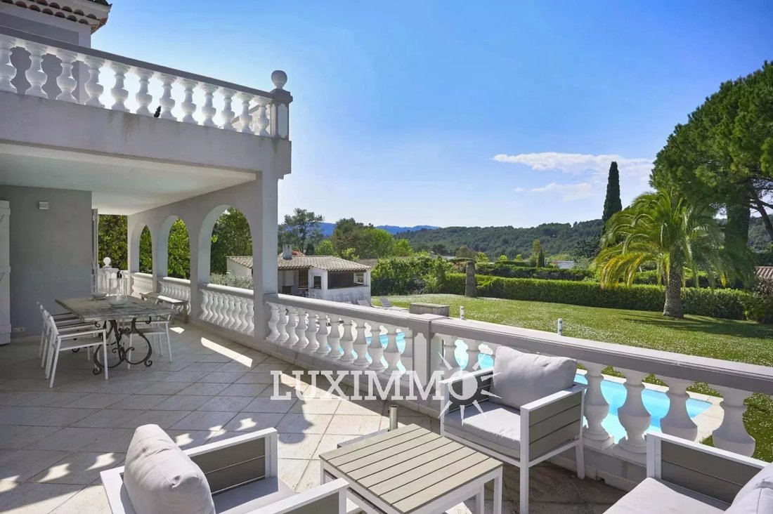 Villa in Mougins, Provence-Alpes-Côte d'Azur, France 2 - 13734048