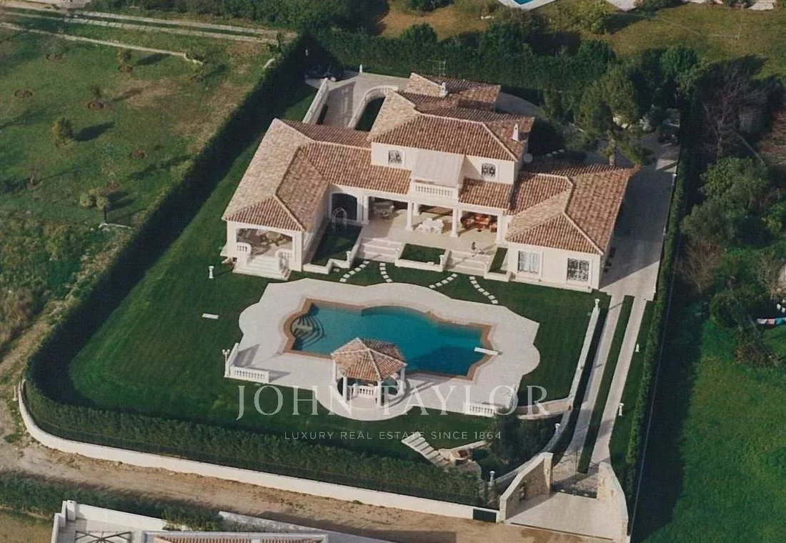 Villa in Antibes, Provence-Alpes-Côte d'Azur, France 1 - 13626711
