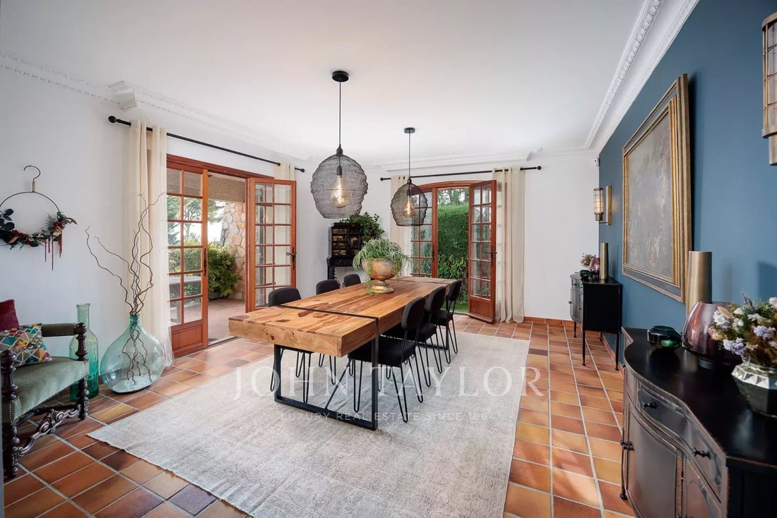 Villa in Antibes, Provence-Alpes-Côte d'Azur, France 2 - 14408213