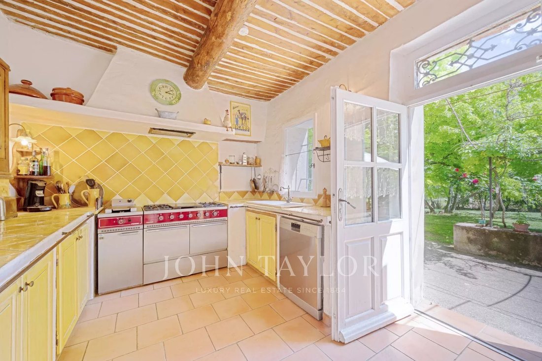 Estate in Ansouis, Provence-Alpes-Côte d'Azur, France 3 - 12839084