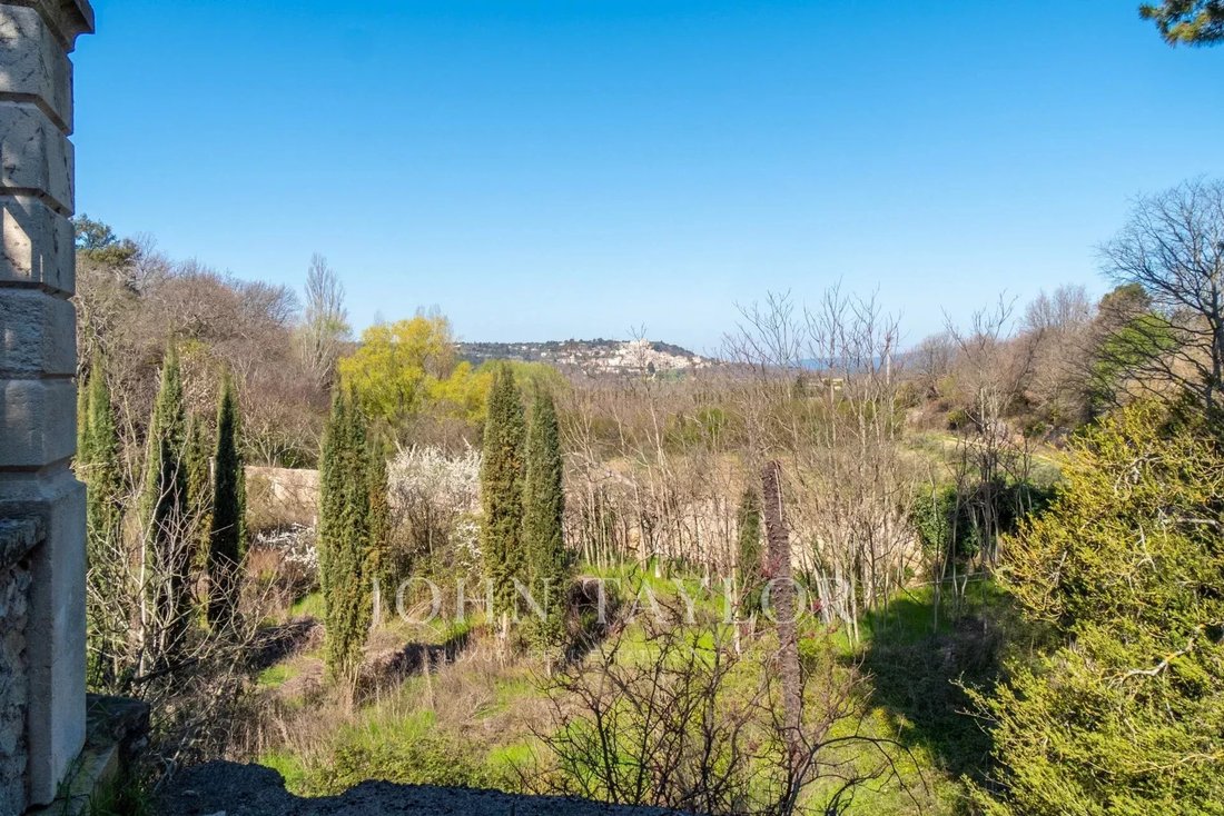 Estate in Bonnieux, Provence-Alpes-Côte d'Azur, France 3 - 12096862