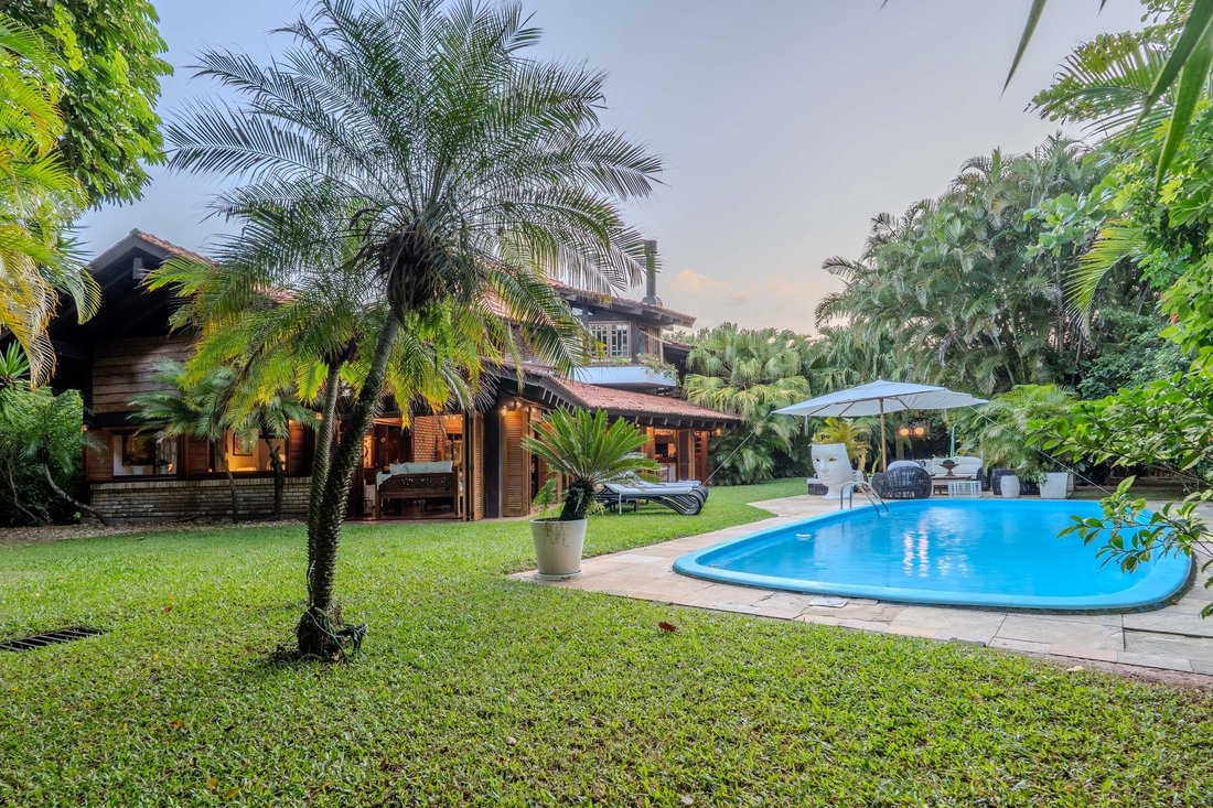 Villa in Jurerê Internacional, State of Santa Catarina, Brazil 1 - 15549632