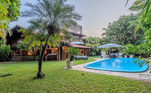 Villa in Jurerê Internacional, State of Santa Catarina, Brazil 1