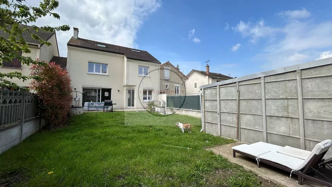 House in Chennevieres-sur-Marne, Ile-de-France, France 3 - 14391616