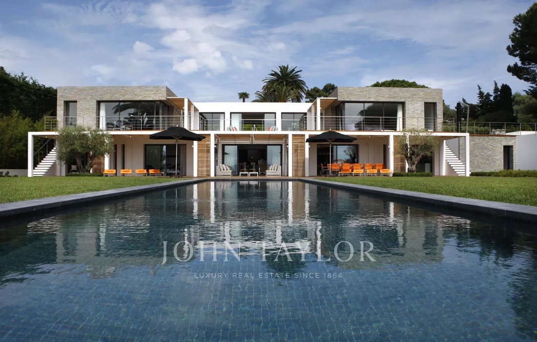 Villa in Antibes, Provence-Alpes-Côte d'Azur, France 1 - 11767292