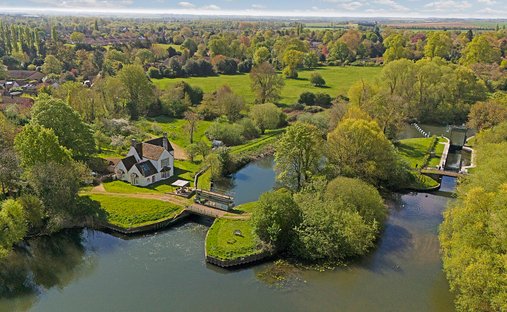 House in Hemingford Grey, England 1