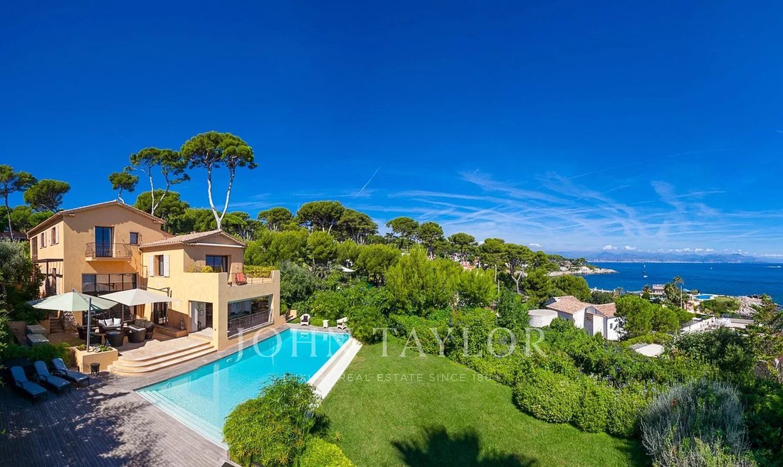 Villa in Antibes, Provence-Alpes-Côte d'Azur, France 1 - 10752665