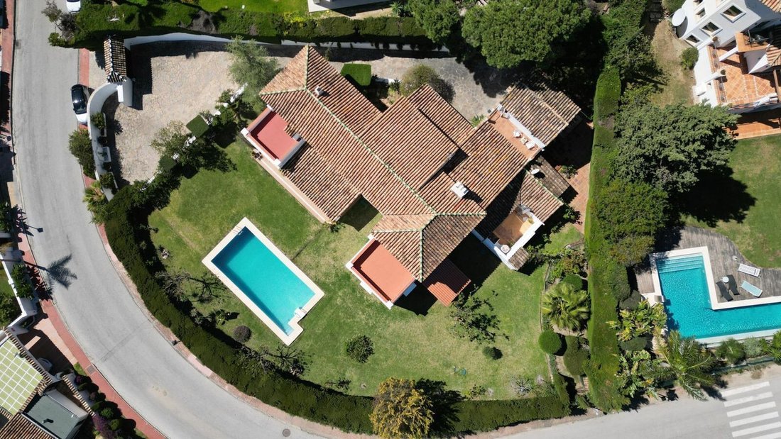 Villa in Nueva Andalucia, Marbella, Spain 3 - 15545827