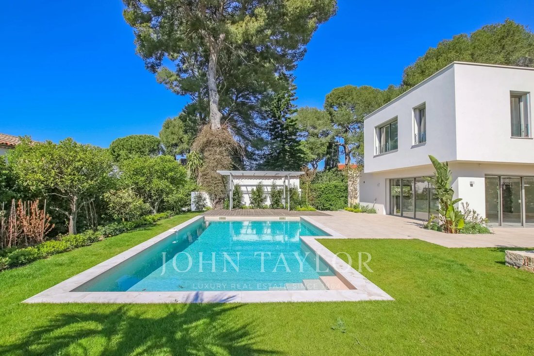 Villa in Antibes, Provence-Alpes-Côte d'Azur, France 2 - 12756843