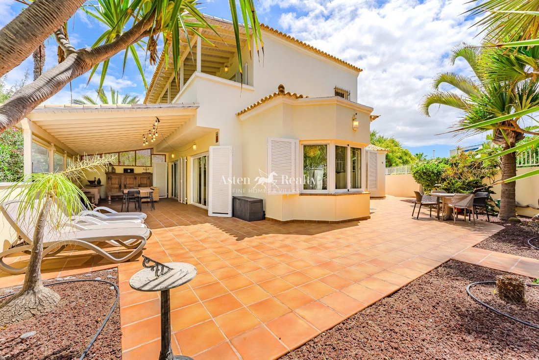 Villa in Los Cristianos, Canary Islands, Spain 1 - 15542345