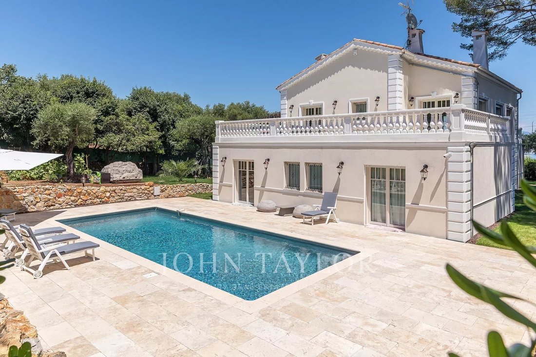 Villa in Antibes, Provence-Alpes-Côte d'Azur, France 2 - 11793434