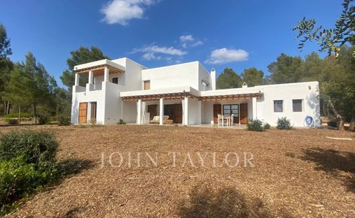 Villa in Sant Antoni de Portmany, Balearic Islands, Spain 1