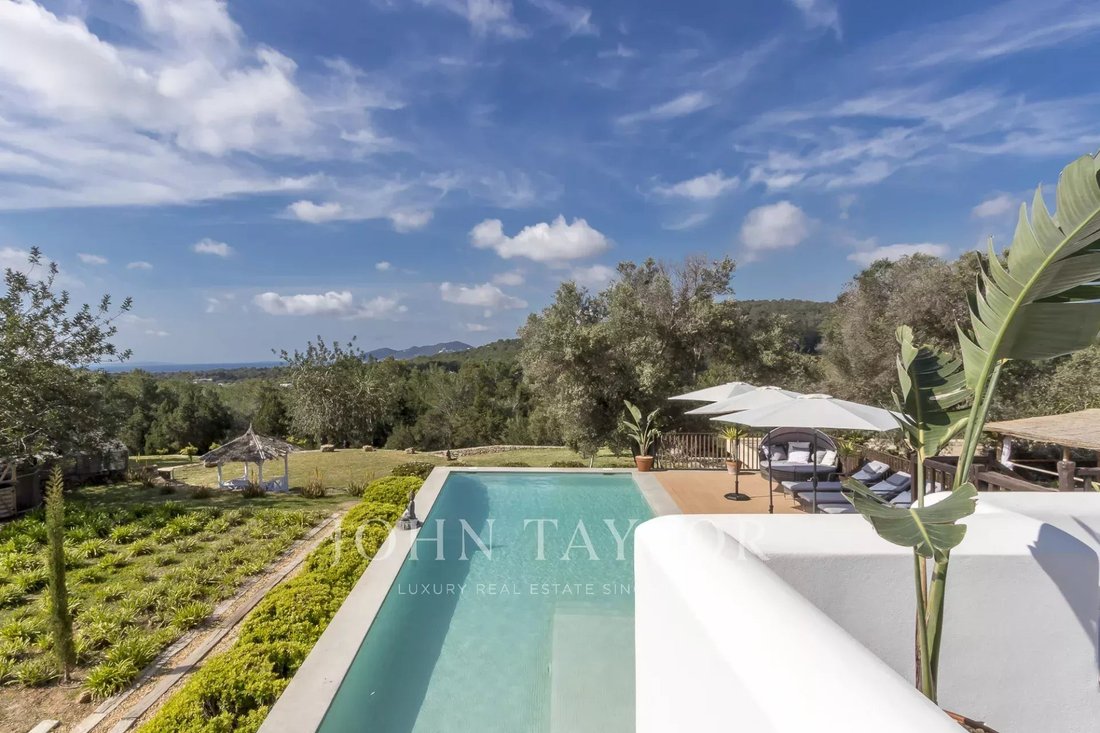 Villa in Sant Carles de Peralta, Santa Eularia des Riu, Balearic Islands 3 - 13686270