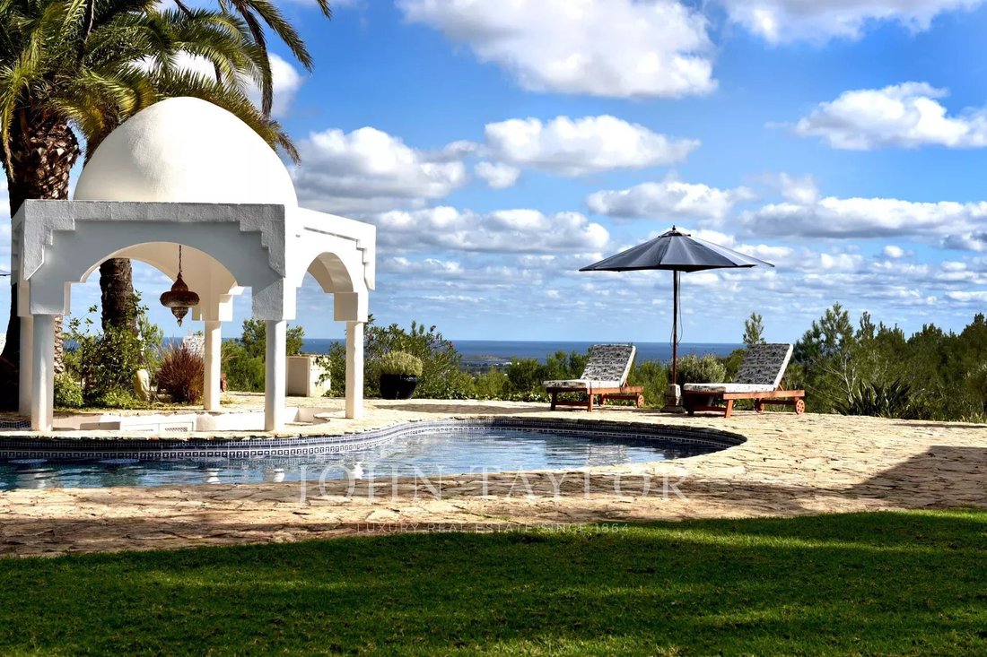 Villa in Sant Carles de Peralta, Santa Eularia des Riu, Balearic Islands 5 - 13686139
