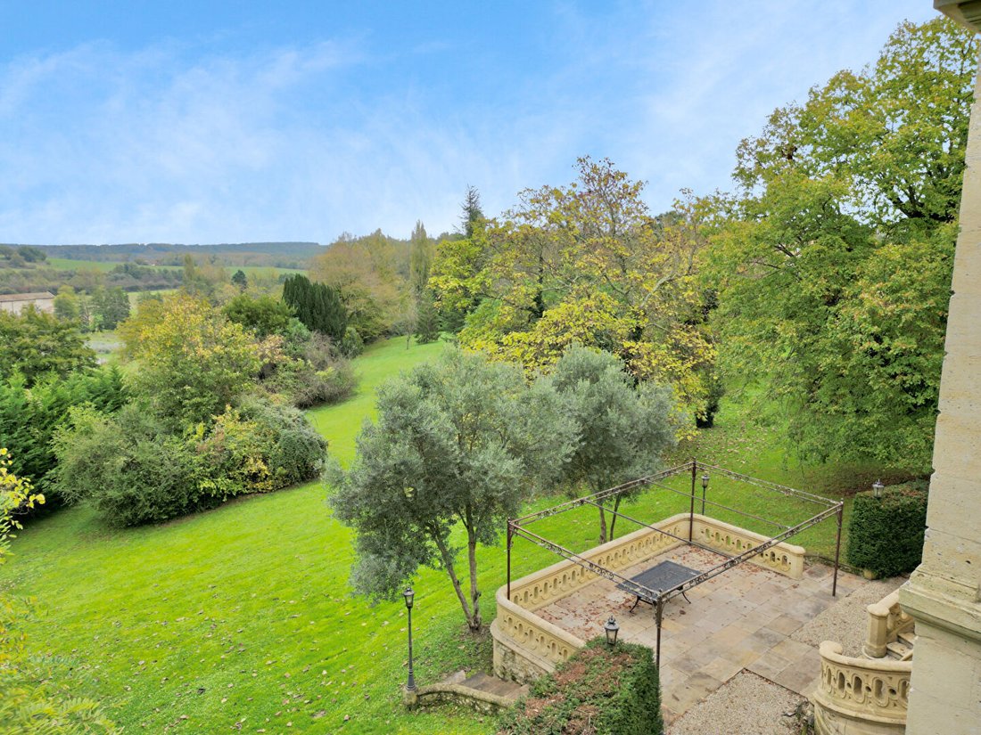 Château des Rêves: A Timeless Sanctuary in Rauzan’s Golden Hills