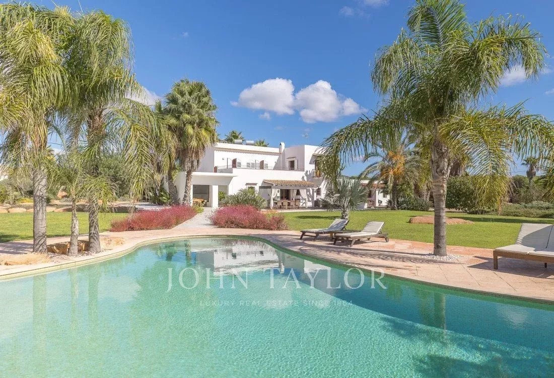 Villa in S'Argamassa, Santa Eularia des Riu, Balearic Islands 1 - 14674926