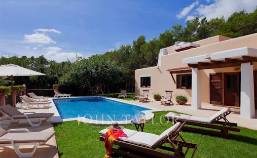 Villa in Sant Carles de Peralta, Santa Eularia des Riu, Balearic Islands 1