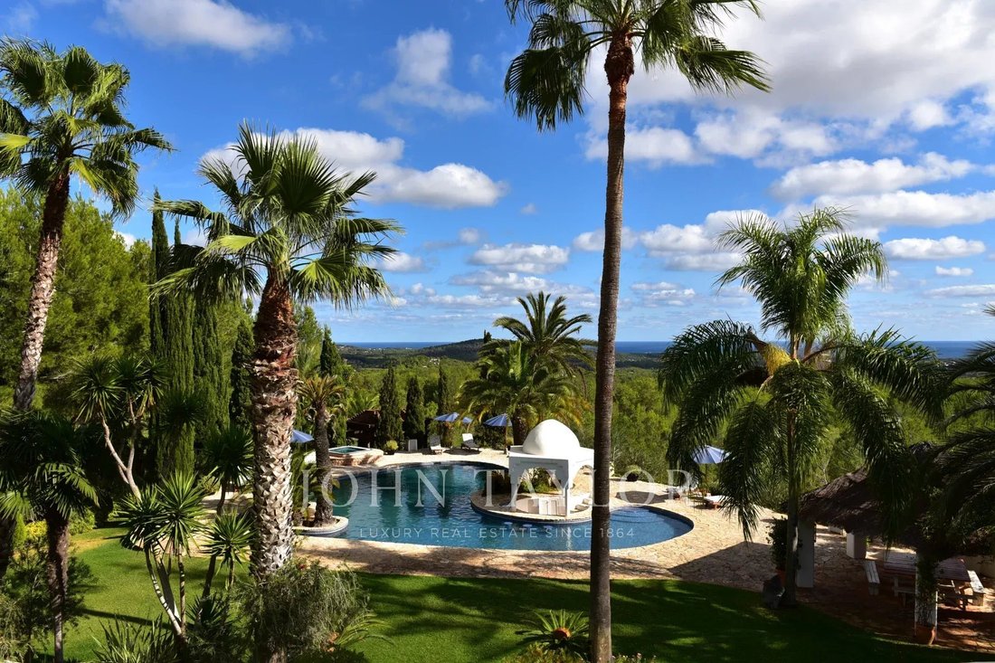 Villa in Sant Carles de Peralta, Santa Eularia des Riu, Balearic Islands 3 - 13686139