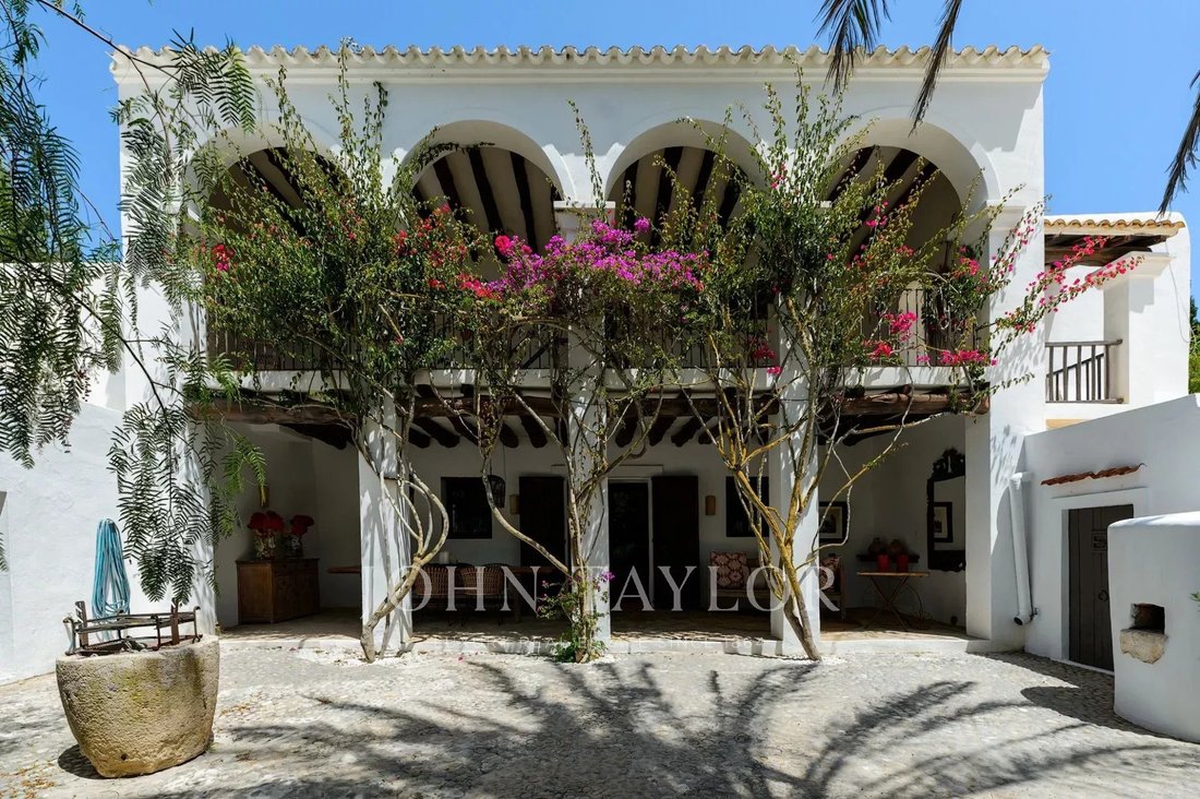 Villa in Sant Carles de Peralta, Santa Eularia des Riu, Balearic Islands 2 - 15365839