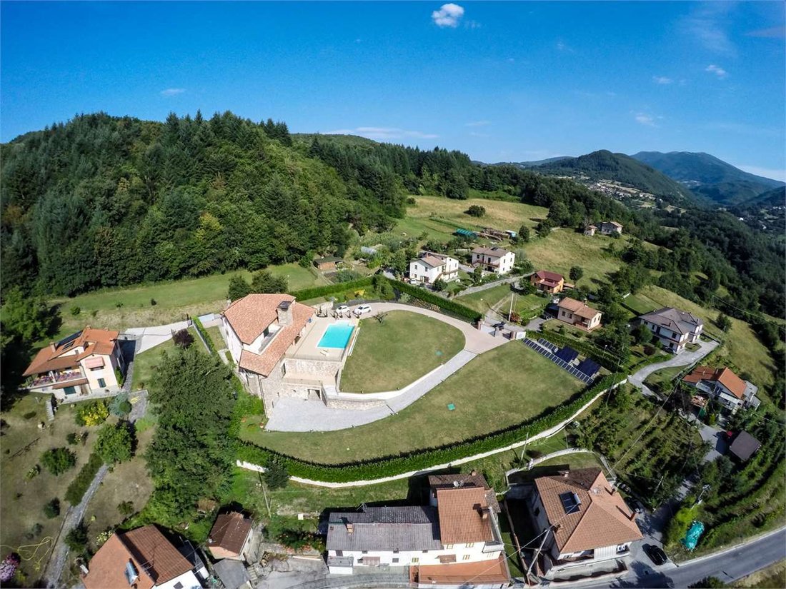 Villa in Piazza al Serchio, Tuscany, Italy 1 - 15547231