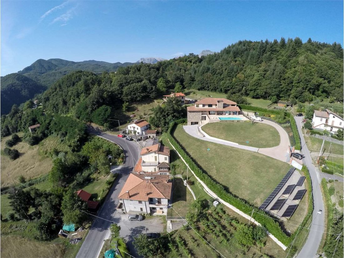 Villa in Piazza al Serchio, Tuscany, Italy 2 - 15547231