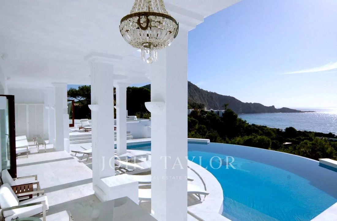 Villa in Cala Jondal, Sant Josep de sa Talaia, Spain 3 - 13686128