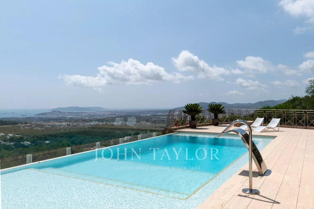 Villa in Can Furnet, Santa Eularia des Riu, Balearic Islands 1 - 14623829