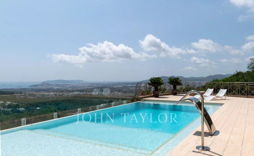Villa in Can Furnet, Santa Eularia des Riu, Balearic Islands 1