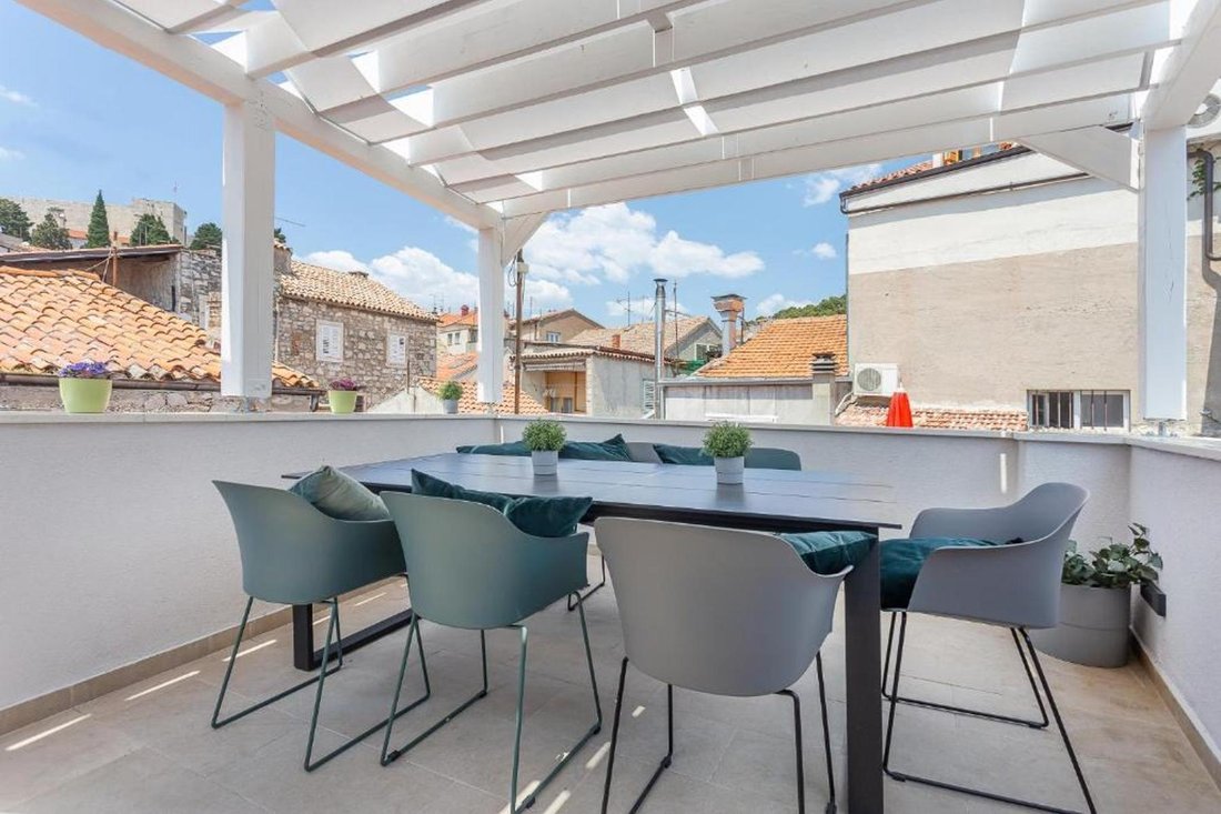 Villa in Gradska cetvrt Varos, Sibenik, Sibenik-Knin County 2 - 15550264