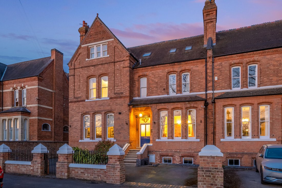 Villa in Leamington Spa, England 2 - 15543260