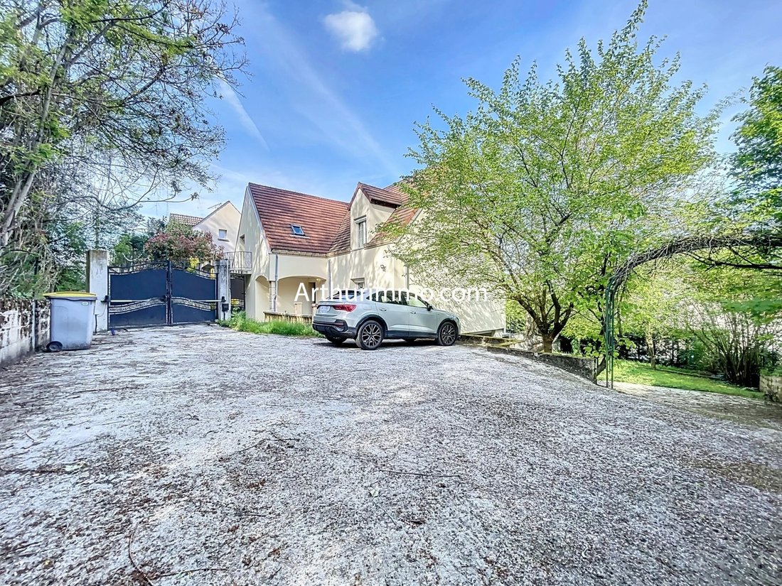 House in Corbeil-Essonnes, Ile-de-France, France 1 - 15546536
