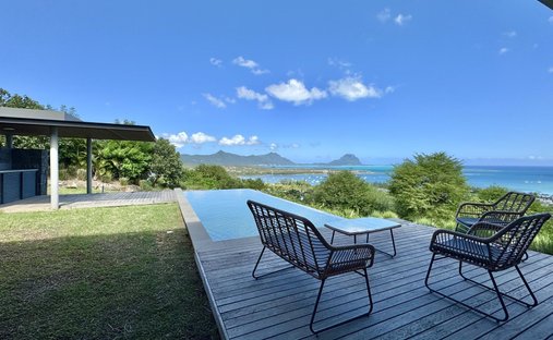 Villa in Black River, Rivi�re Noire District, Mauritius 1