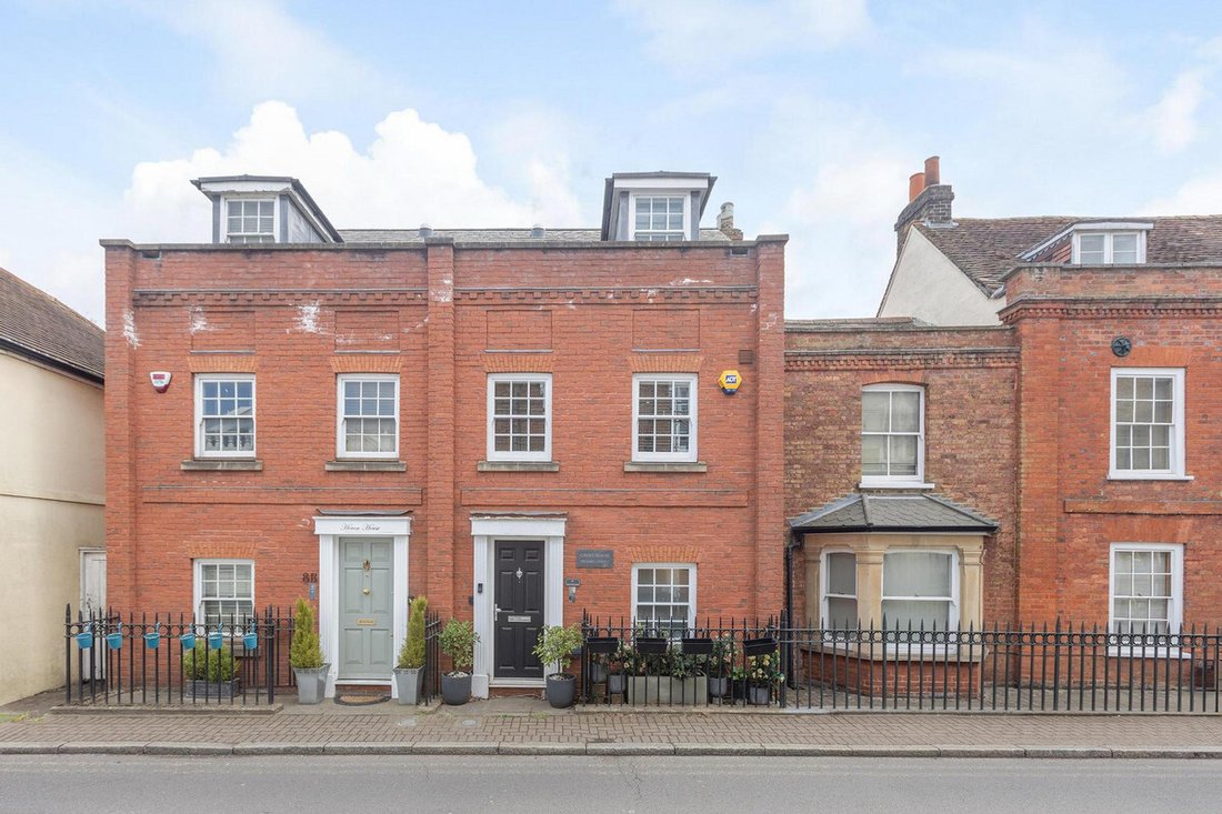 House in Sunbury, England 1 - 15547235