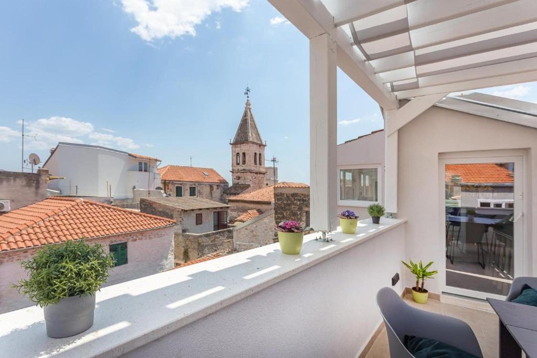 Villa in Gradska cetvrt Varos, Sibenik, Sibenik-Knin County 1 - 15550264