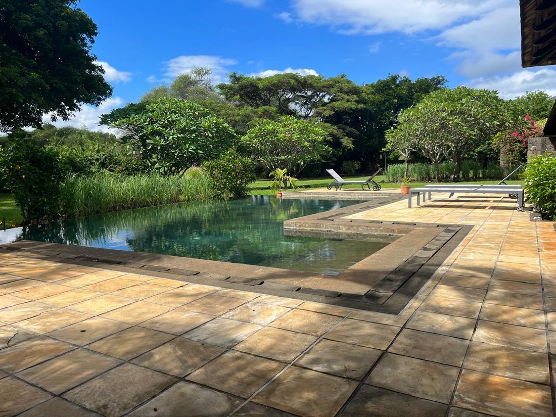 Villa in Tamarin, Rivière Noire District, Mauritius 2 - 15550740