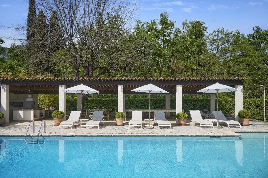 Estate in Grasse, Provence-Alpes-Côte d'Azur, France 4 - 15551195