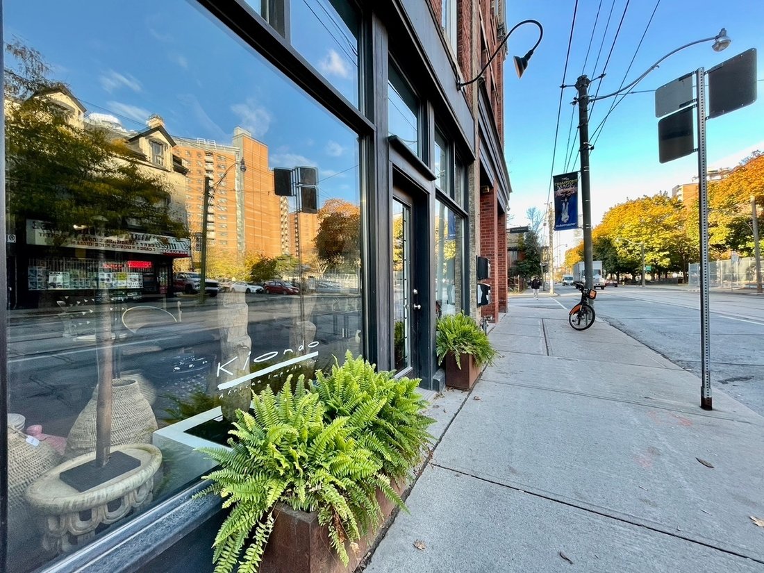 Toronto, Ontario, Canada 5 - 15553504