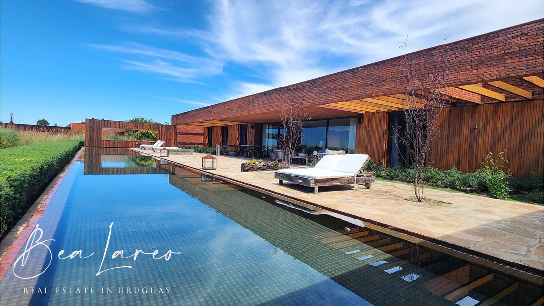Villa in Laguna Blanca, Maldonado Department, Uruguay 1 - 15554026