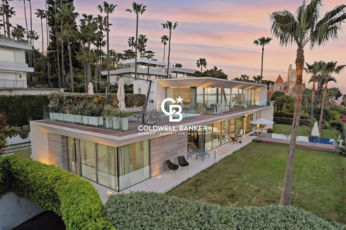 Villa in Cannes, Provence-Alpes-Côte d'Azur, France 3 - 15553459