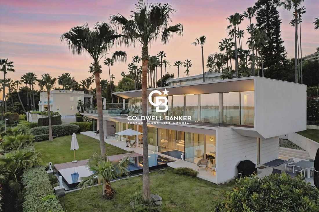 Villa in Cannes, Provence-Alpes-Côte d'Azur, France 2 - 15553459