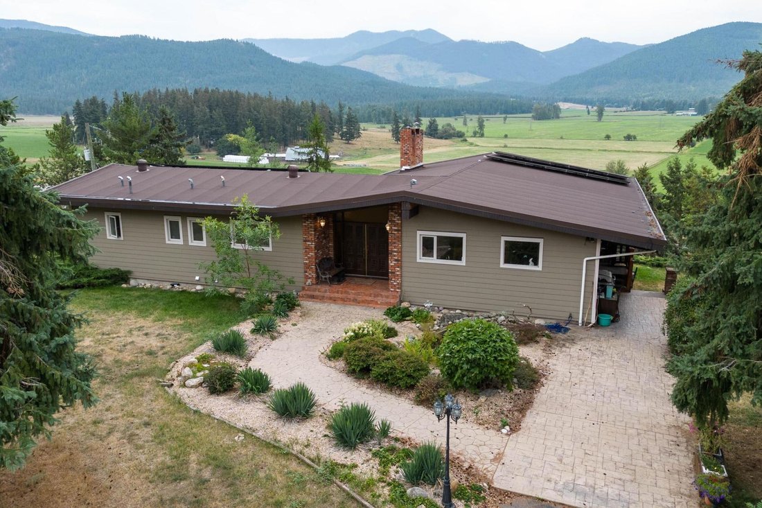House in Lumby, British Columbia, Canada 1 - 15455682