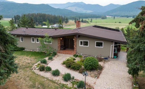 House in Lumby, British Columbia, Canada 1