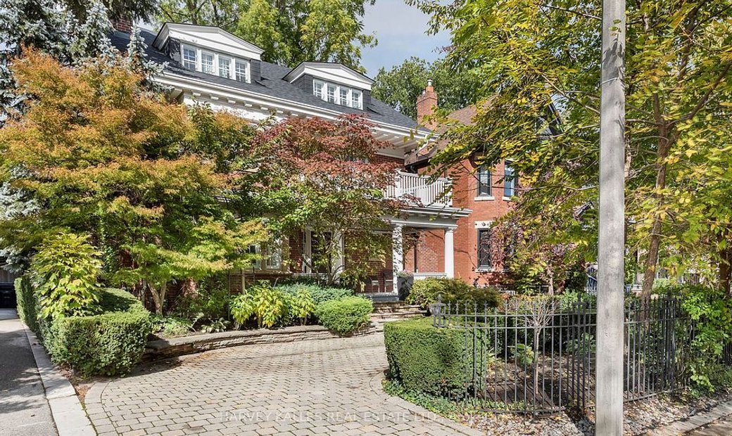 Classic North Rosedale Family Home Dans Toronto, Ontario, Canada à ...
