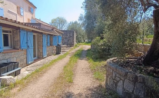 Estate in Grasse, Provence-Alpes-Côte d'Azur, France 1