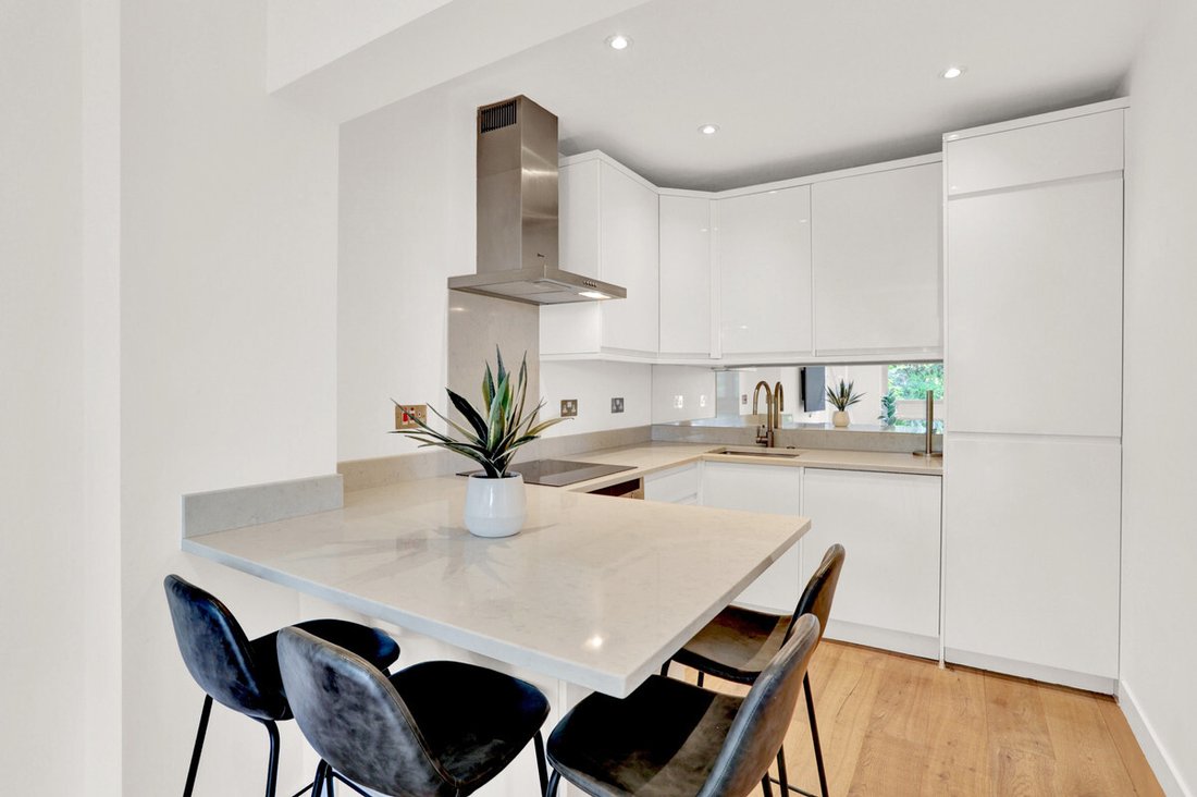 Apartment in Belsize Park, Camden, England 2 - 15553447